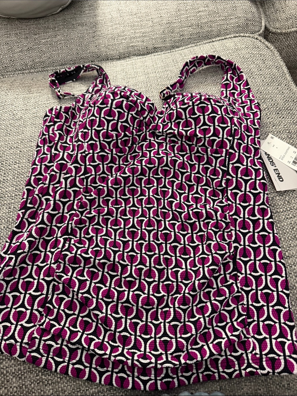 NWT Lands' End Women's Geo Print
Textured Twist-Front Shirred Tankini Top Size 4